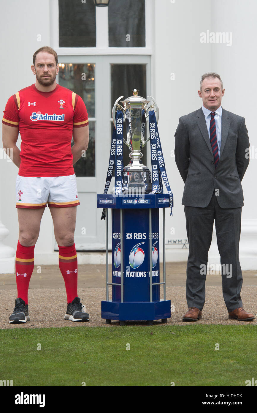 London, UK. 25. Januar 2017. Alun Wynn Jones und Rob Howley besuchen die Einführung der RBS 6 Nations Championship bei der Hurlingham Club London Credit: Alan D West/Alamy Live News Stockfoto