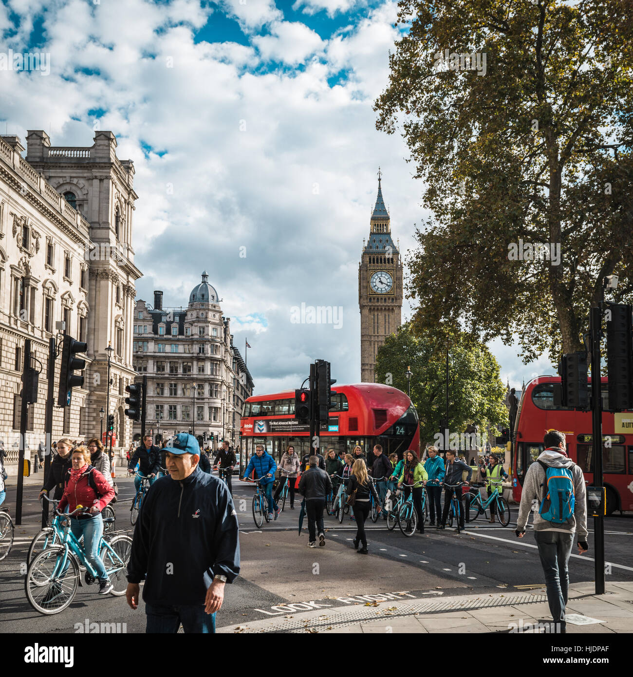 London, Vereinigtes Königreich - 18. Oktober 2016: Menschen sind in den Straßen von London Stadtzentrum, UK Fuß Stockfoto
