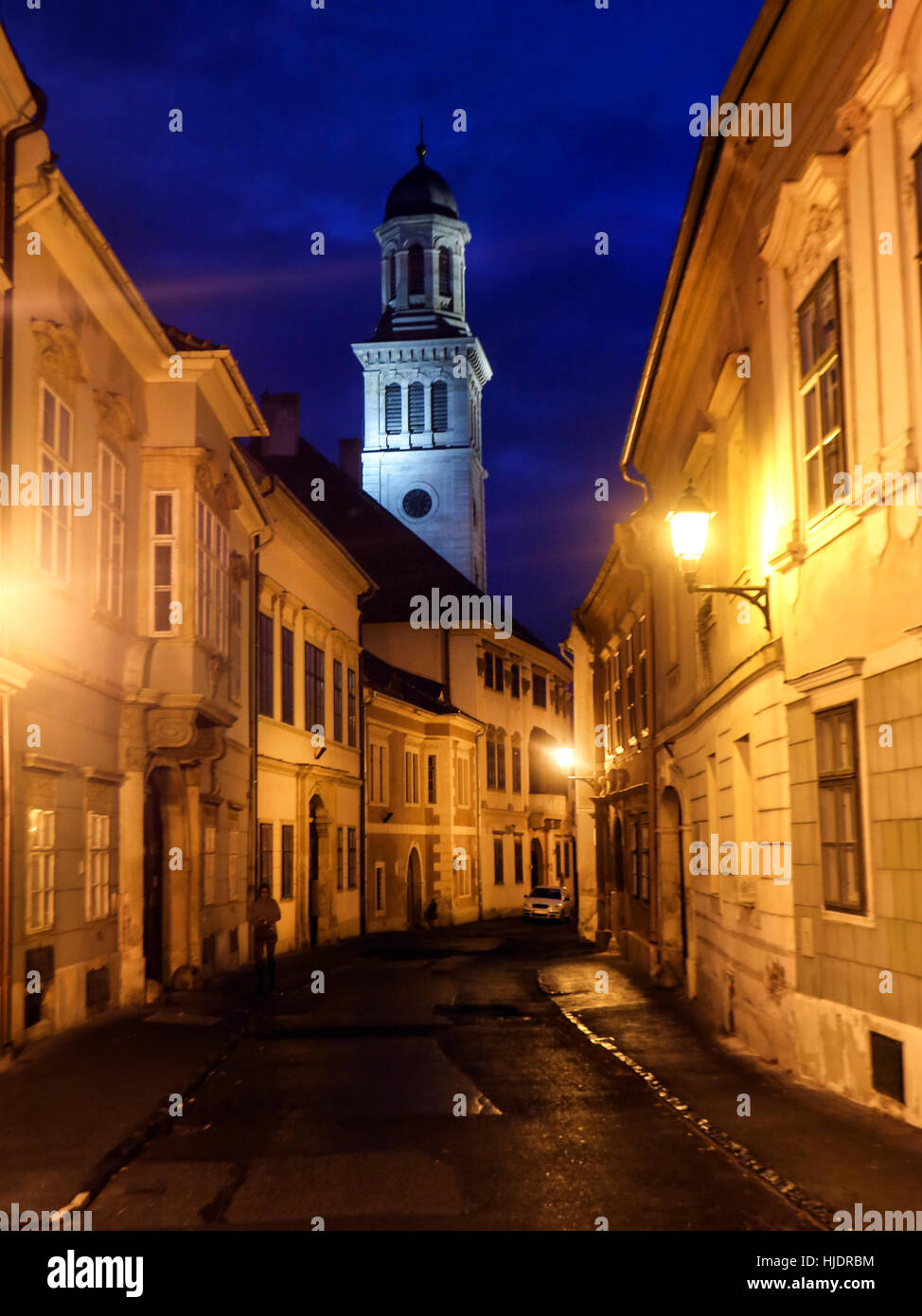 Straße in Sopron, Ungarn Altstadt bei Nacht Stockfoto