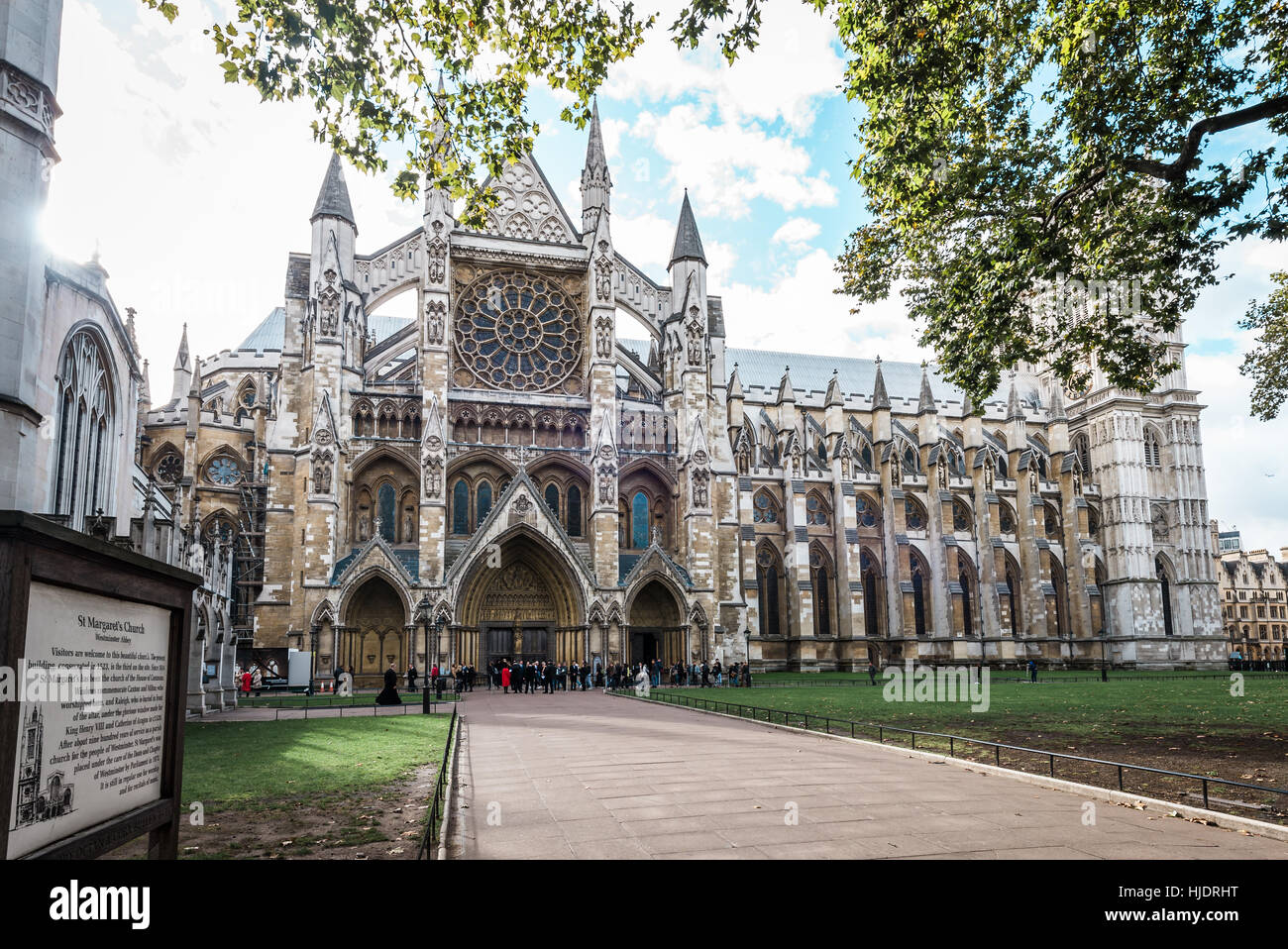 London, Vereinigtes Königreich - 18. Oktober 2016: Menschen sind Westminster Abbey in London, Vereinigtes Königreich besuchen Stockfoto