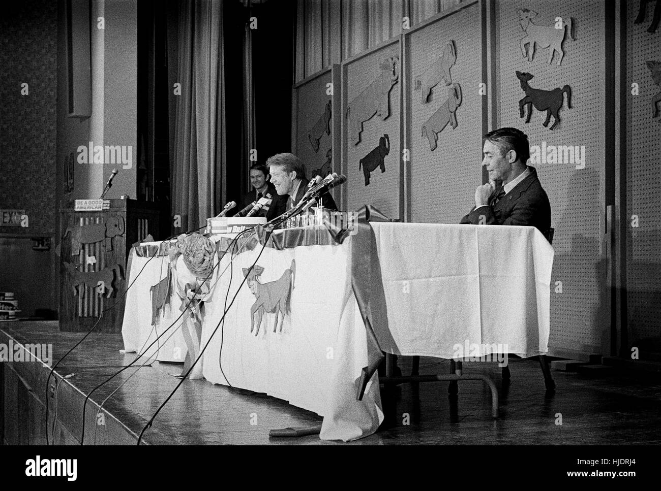 1970 Georgien gubernatorial Debatte zwischen Jimmy Carter und Hal Anzug im Oktober 1970 bei H. Flüsse elementare Schulaula in Atlanta, Georgia. Stockfoto