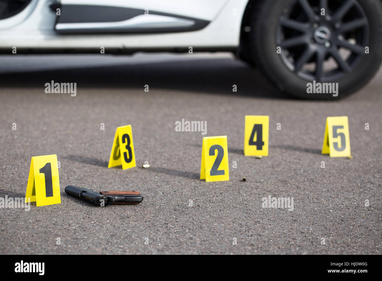 ID-Zelte am Tatort nach Schießerei Stockfoto