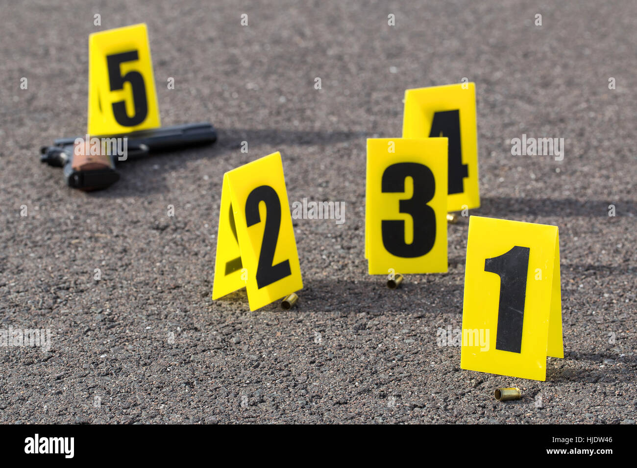 ID-Zelte am Tatort nach Schießerei Stockfoto