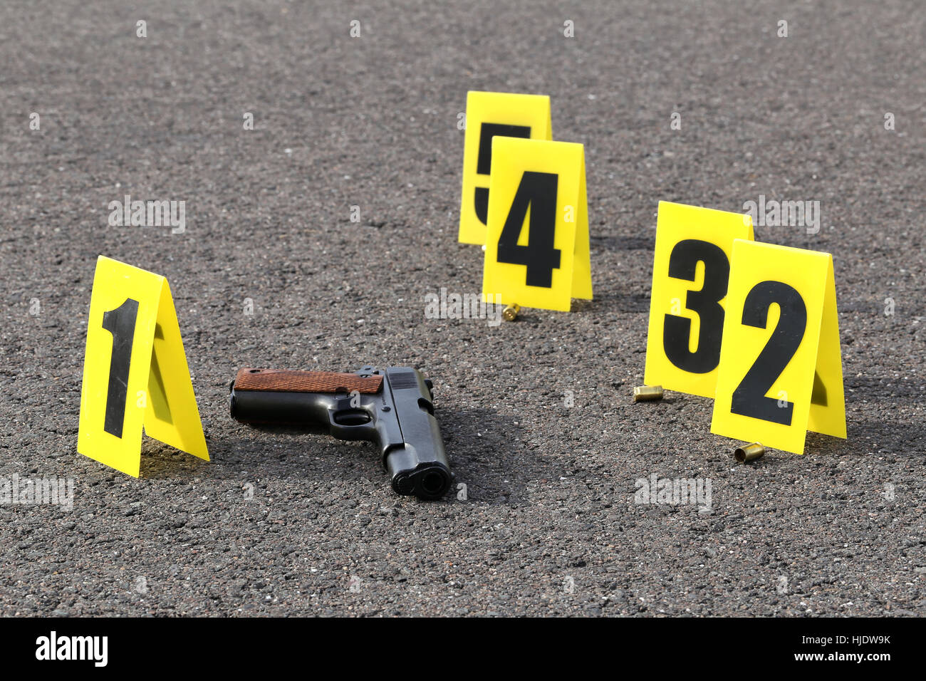 ID-Zelte am Tatort nach Schießerei Stockfoto