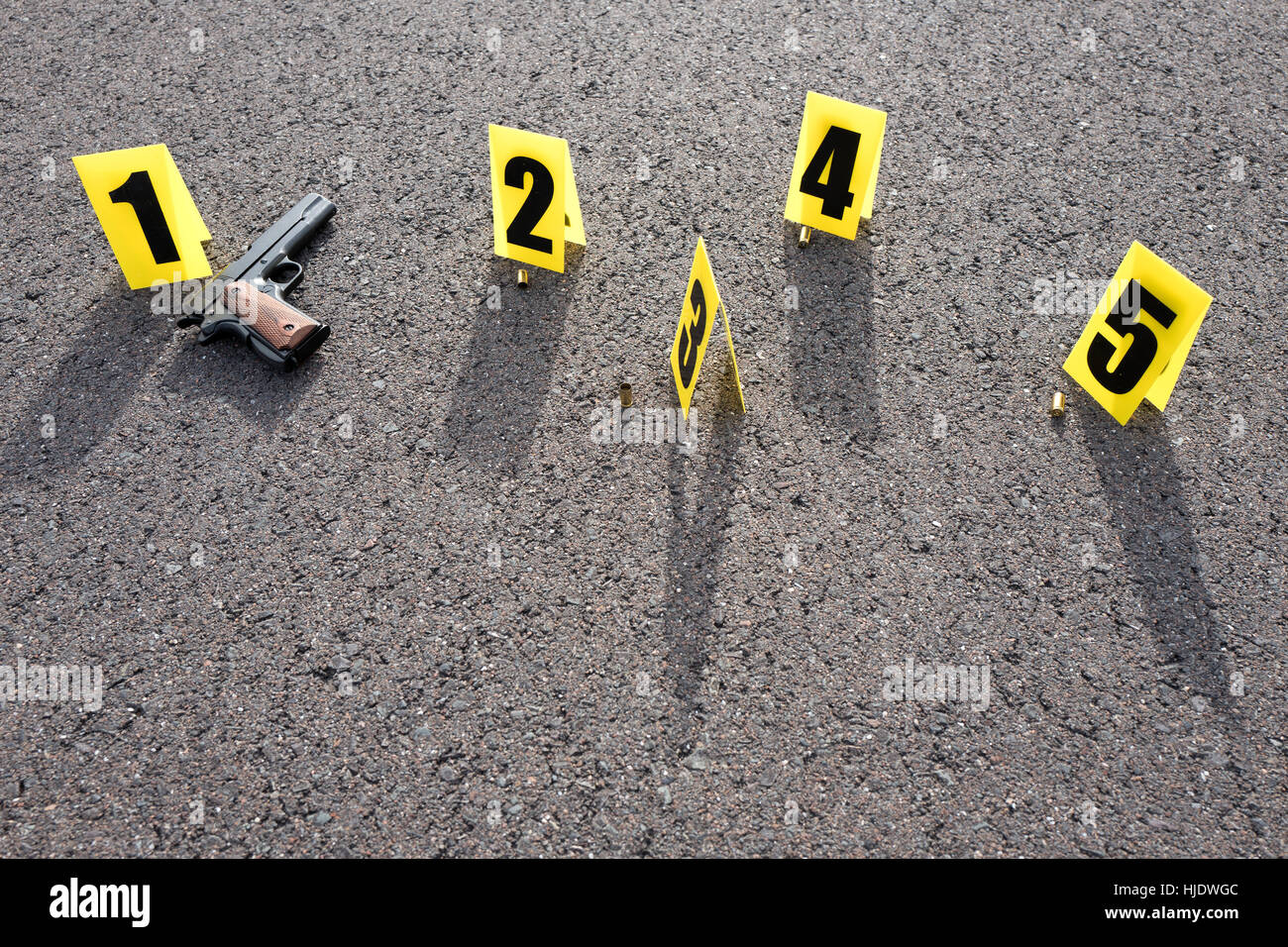 ID-Zelte am Tatort nach Schießerei Stockfoto
