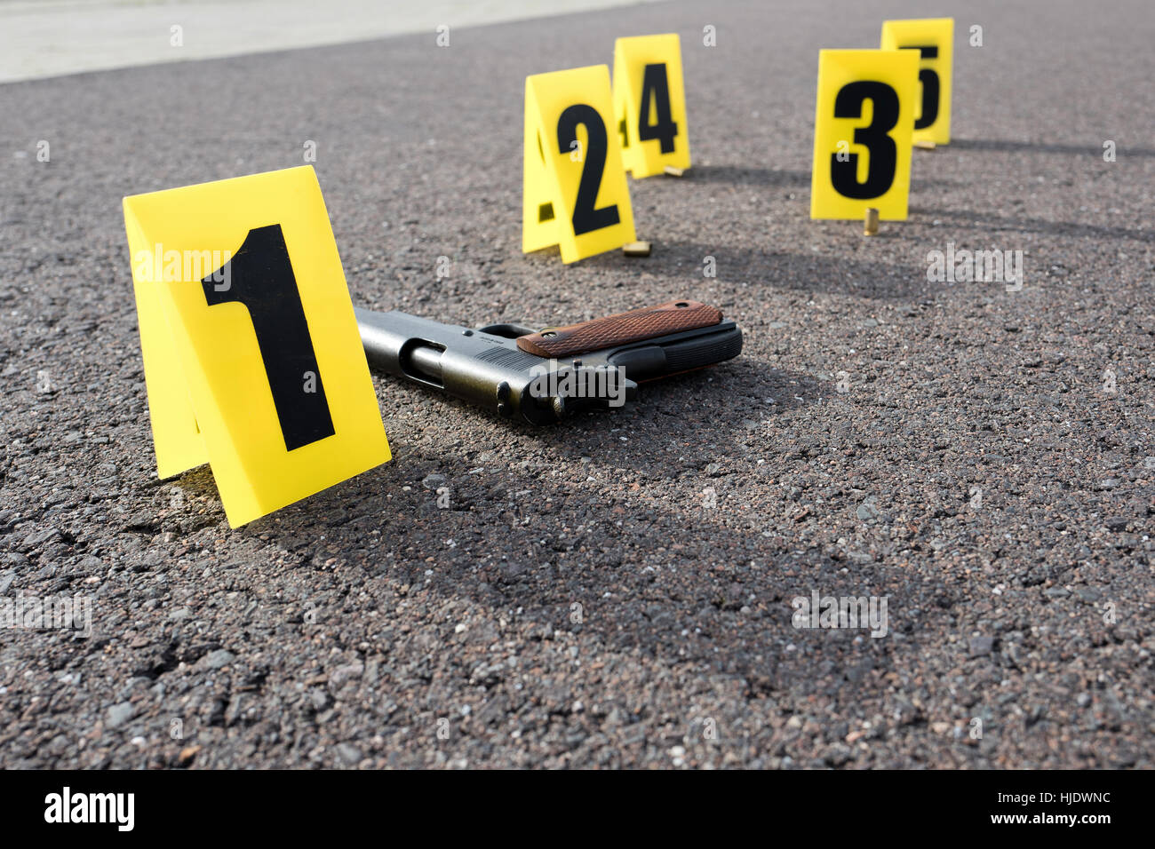 ID-Zelte am Tatort nach Schießerei Stockfoto