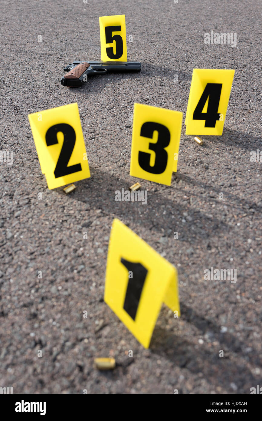 ID-Zelte am Tatort nach Schießerei Stockfoto