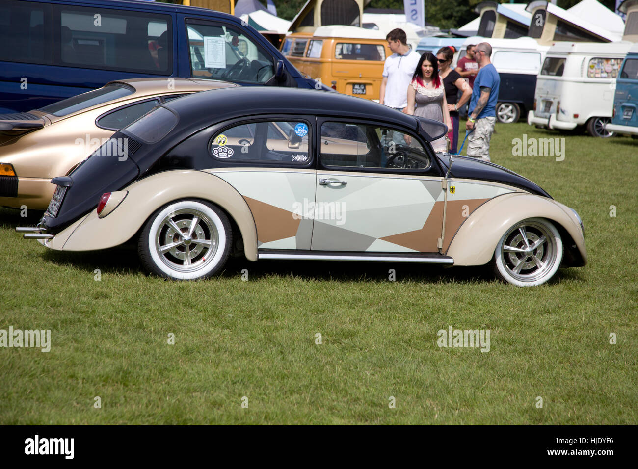 Historische Volkswagen zeigen an caldicot Castle Stockfoto