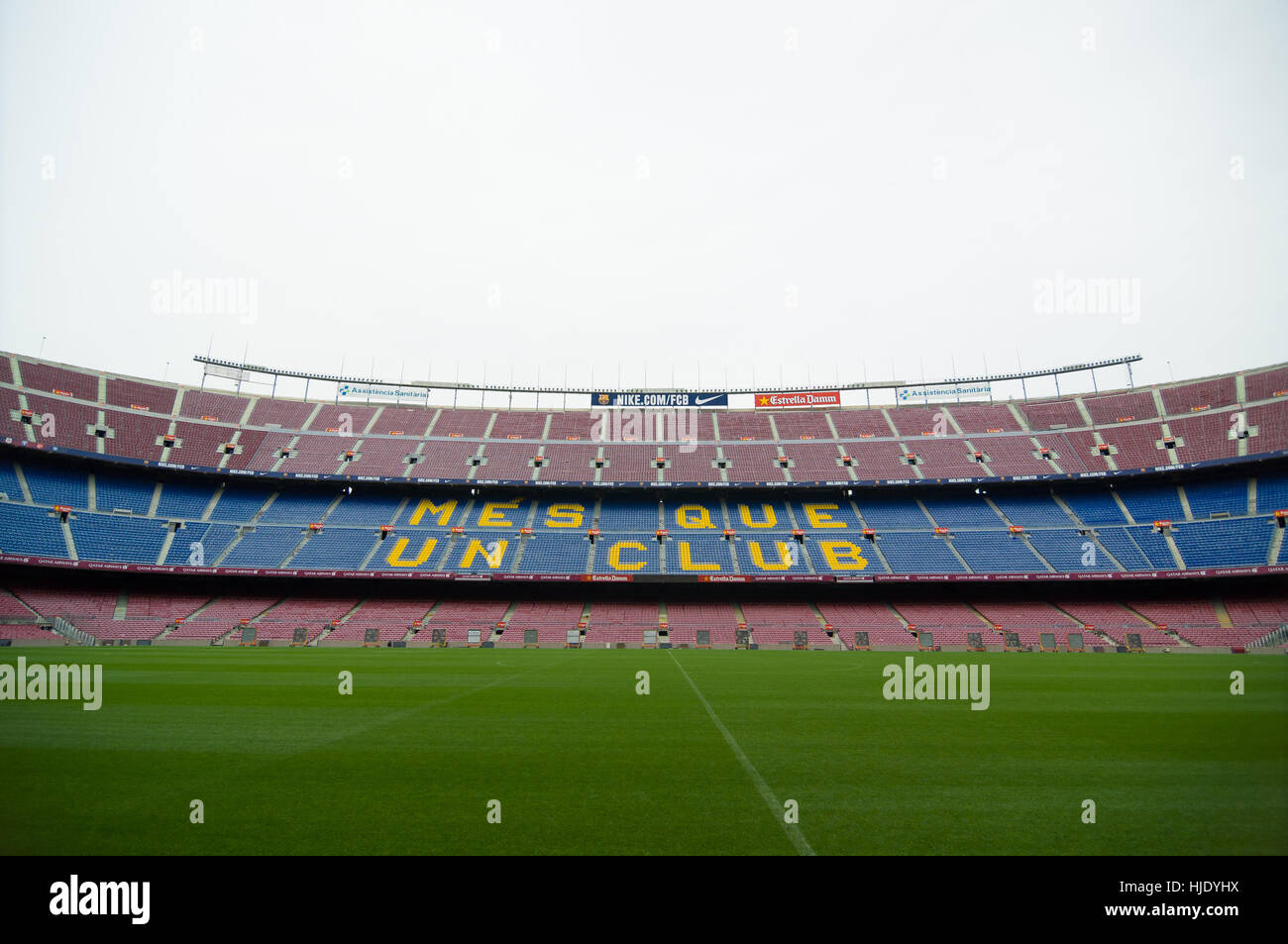 Barcelona, Spanien - 22. September 2014: Eines der Stände mit Barcelonas Motto, Mes Que un Club, d. h. mehr als ein Club. Camp Nou, Barcelona, Stockfoto