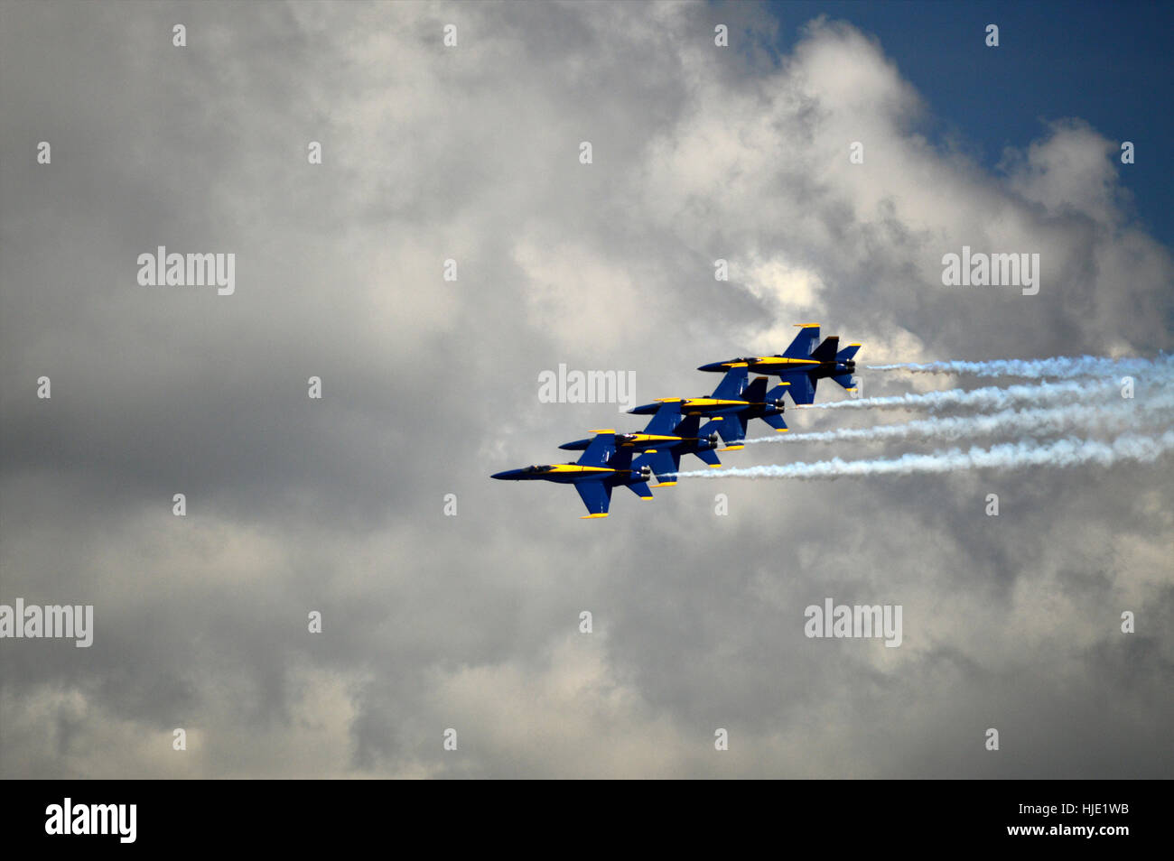 Blauer Engel jet Performer fliegen über ihre Heimatbasis in Pensacola, Florida. Stockfoto