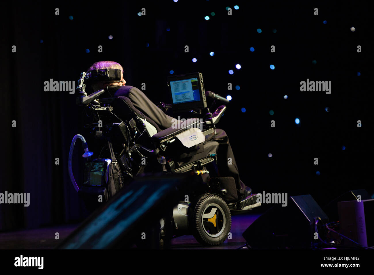 Prof. Stephen Hawking, britischer Wissenschaftler, weltberühmten Physiker beobachten Sterne symbolische Portrait, Starmus Festival 2016 Teneriffa Stockfoto