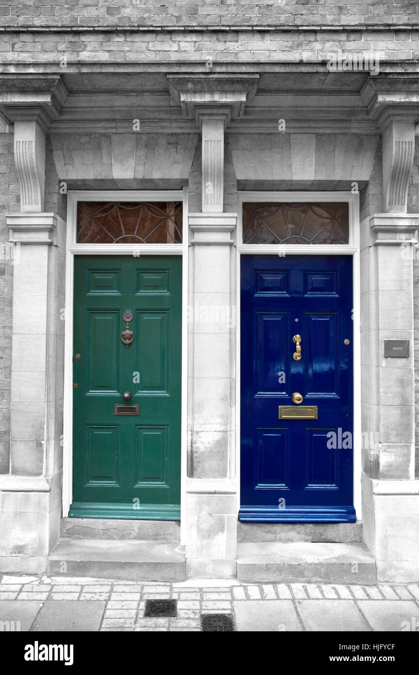 Antike bemalte Türen in London, England Stockfoto