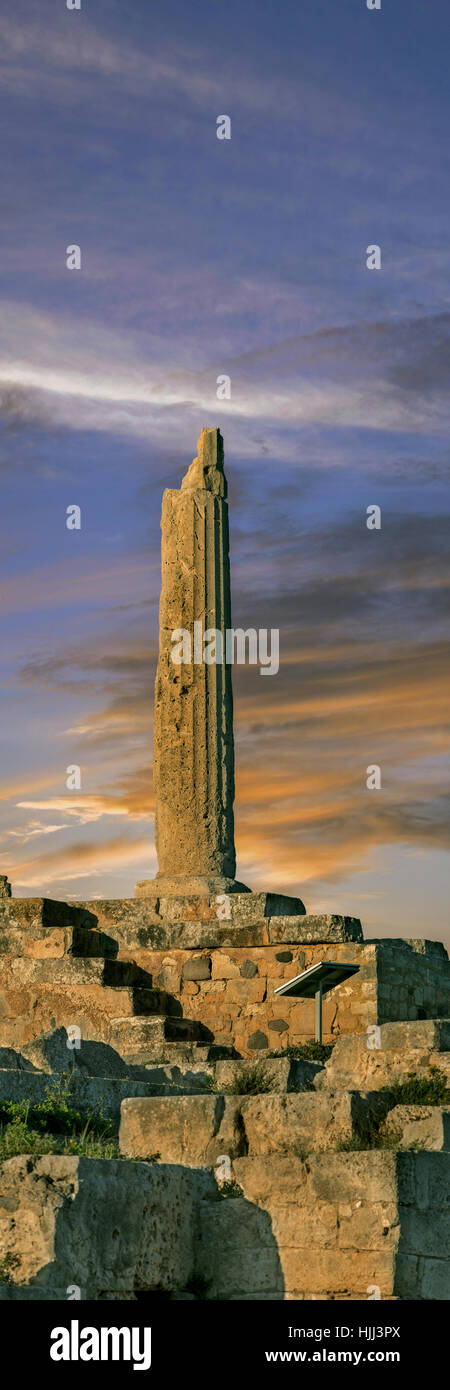Sonnenuntergang am "Kolona" archäologische Stätte in Aegina Insel im Saronischen Golf, eine Stunde Fahrt von Piräus und Athen, Griechenland Stockfoto