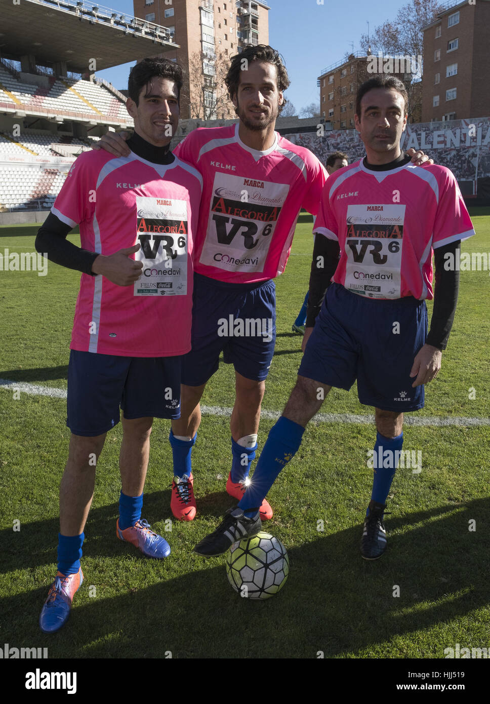 Der Tennisspieler Feliciano Lopez Besucht Das Fussballspiel Gegen Beruhmte Kunstler Zugunsten Der Stiftung Der Universitat In Madrid Mitwirkende Feliciano Lopez Wo Madrid Spanien Bei Kredit 24 Dezember 2016 Oscar Gonzalez Wenn Com Stockfotografie