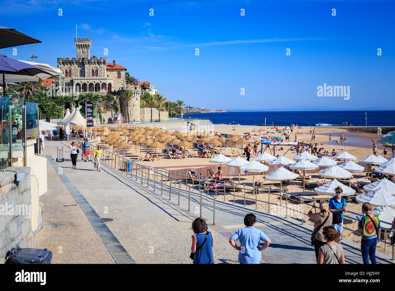 ESTORIL, PORTUGAL - ca. Oktober 2016: Die Praia do Tamariz Strand in Estoril-Cascais, Portugal Stockfoto