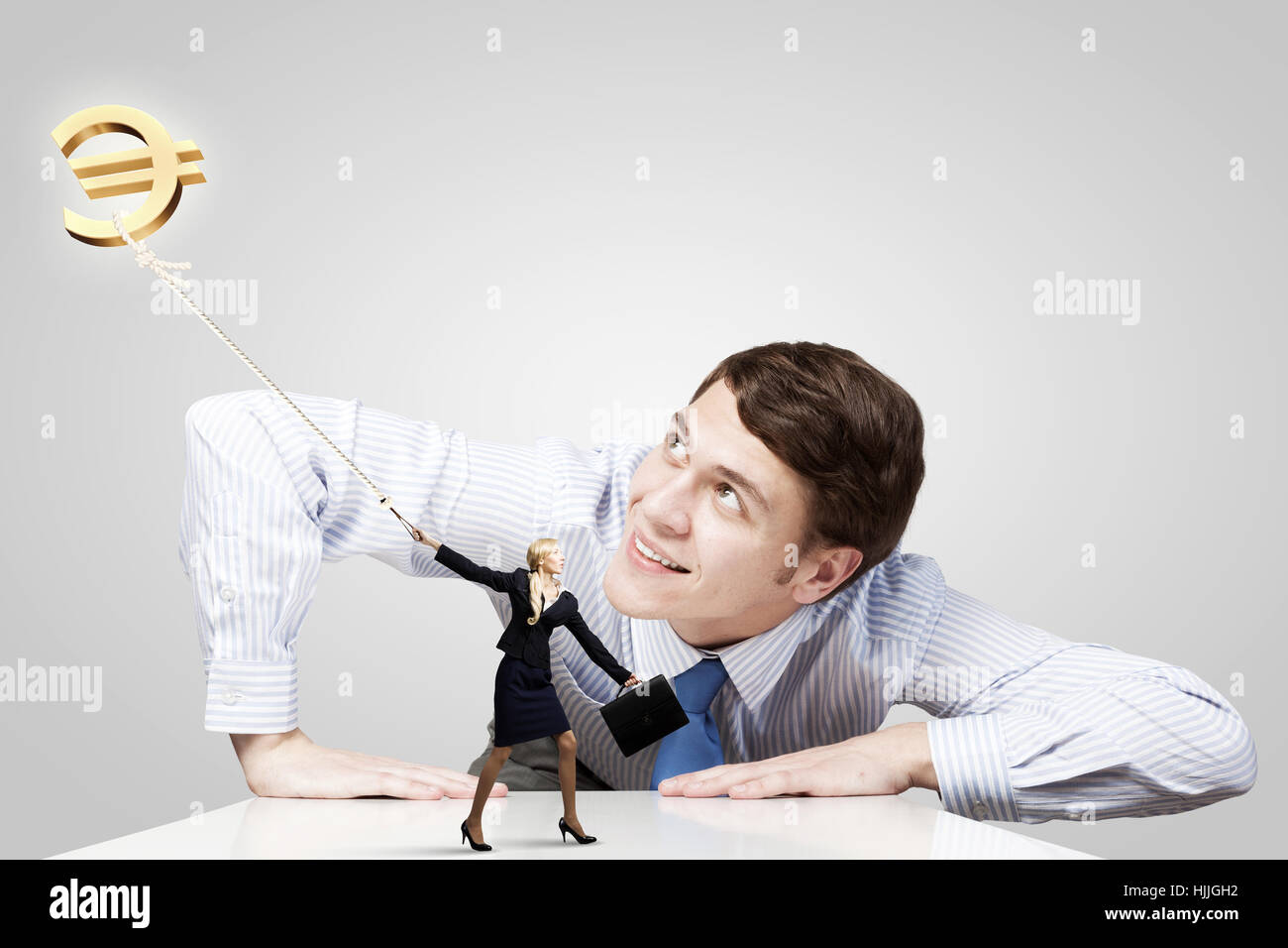 Junge Unternehmer und Unternehmerin Eurozeichen am Seil ziehen Stockfoto