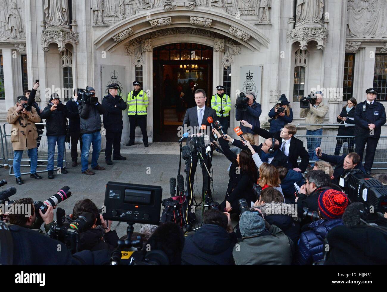 Attorney General Jeremy Wright QC außerhalb der oberste Gerichtshof in London nach Großbritanniens dienstältesten Richter urteilten, dass Premierminister Theresa May nicht befugt sind, den formalen Prozess für Großbritanniens Ausstieg aus der Europäischen Union ohne Parlament ein Mitspracherecht auszulösen. Stockfoto