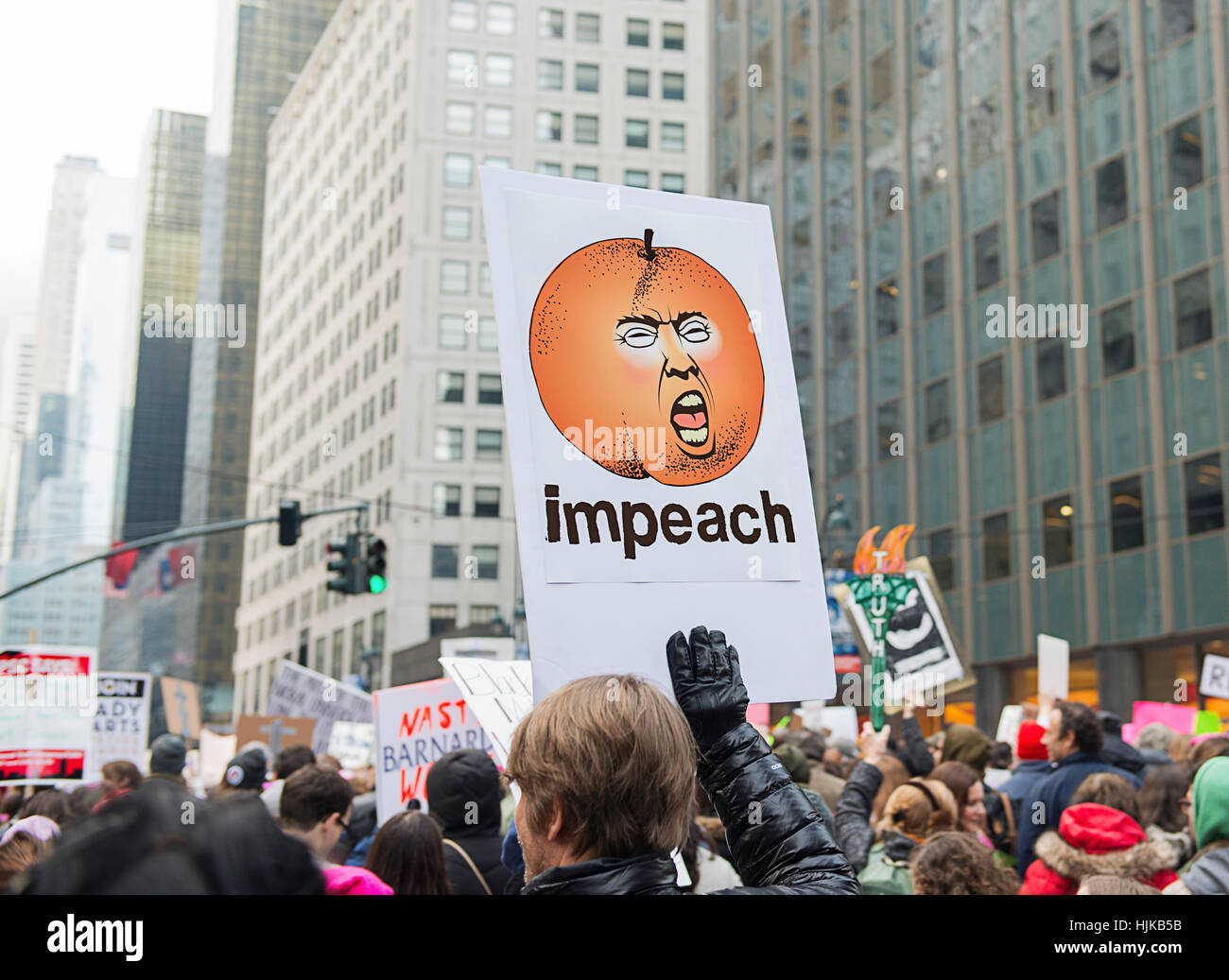 Demonstranten in der Frauen Marsch, der am 21. Januar 2017 in New York City stattfand. Stockfoto