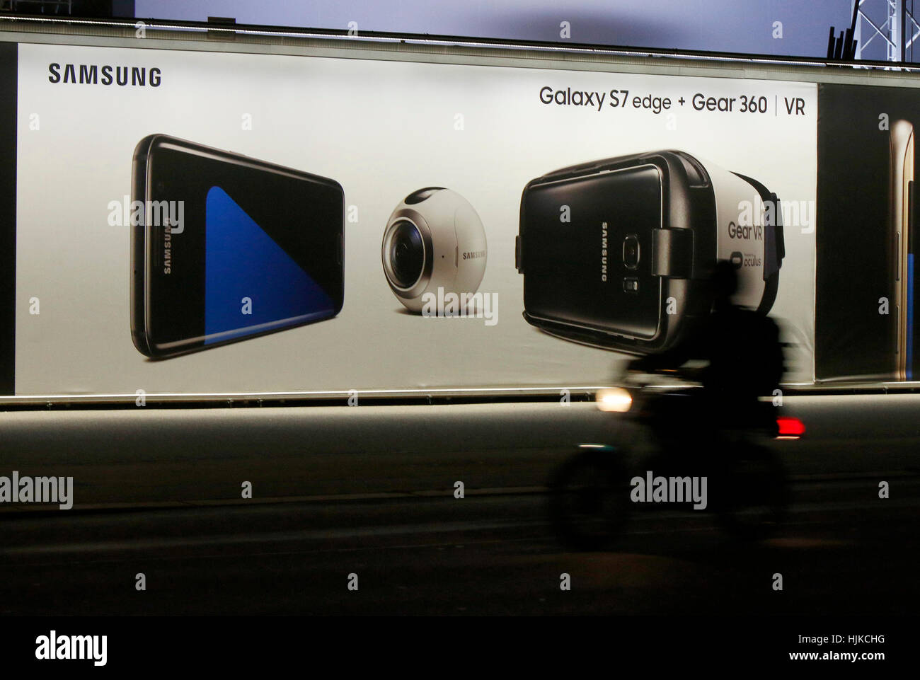 Werbung Fuer Das Smartphone "Samsung Galaxy S7 / S7 Edge" Sowe 'Gear 360', Berlin. Stockfoto