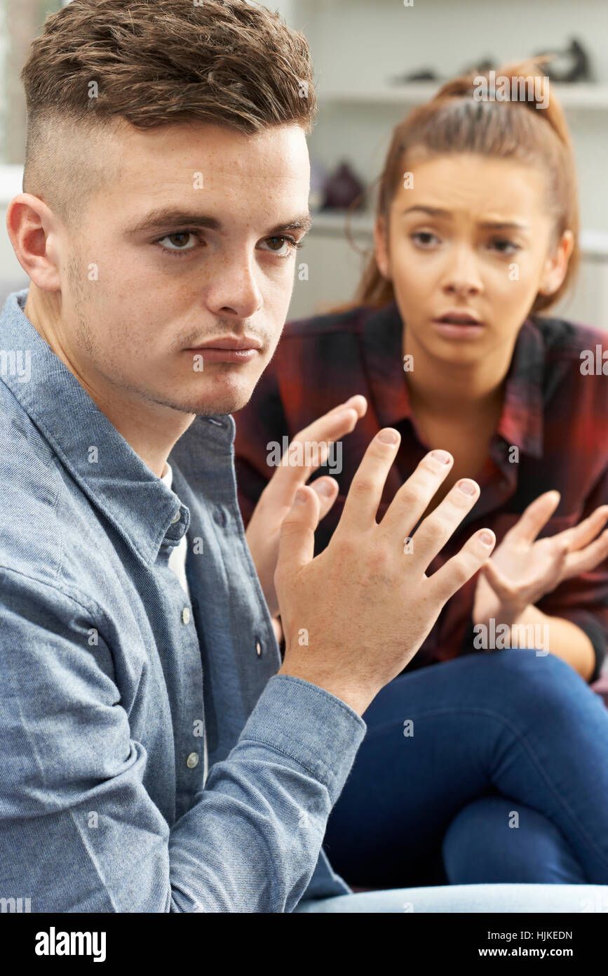 Teenager-Paar, die Beziehungsschwierigkeiten Stockfoto