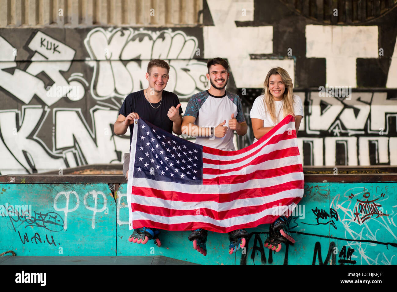 Junge Menschen mit USA-Flagge. Stockfoto