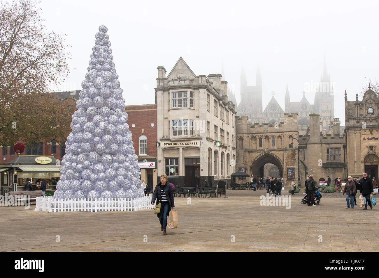 Weihnachtsschmuck und Kathedrale, Peterborough, Cambridgeshire Stockfoto
