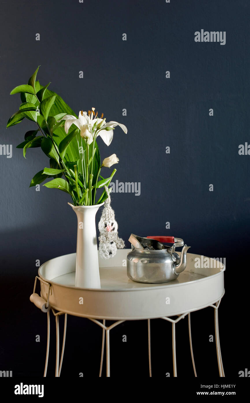 Upcycling Lampenschirm als Beistelltisch Stockfoto