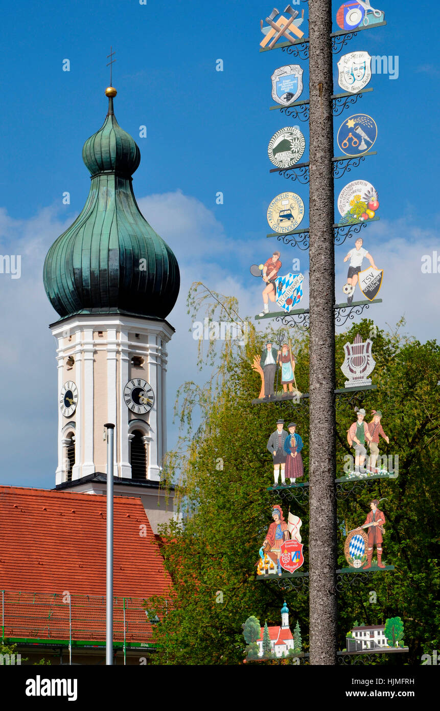 Kirche, Volksfest, Bayern, Kirchturm, Tradition, Traditionen, Maibaum, Stockfoto