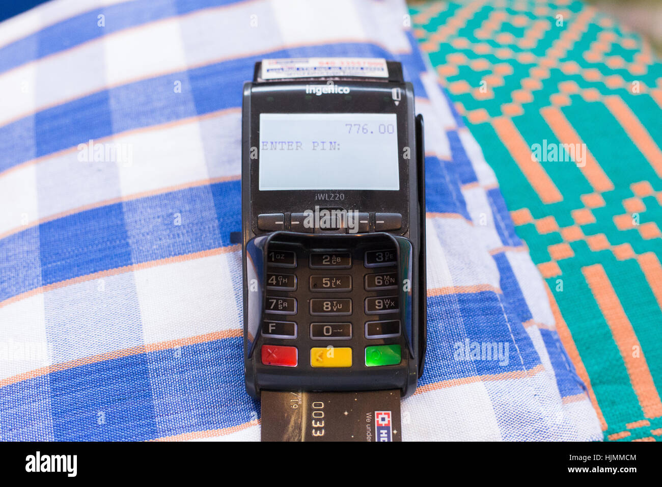 HYDERABAD, Indien - JAN 19,2017 A mobile Kreditkarte Reader an einen Kreditor Stand Digi Dhan Mela in Hyderabad. Stockfoto