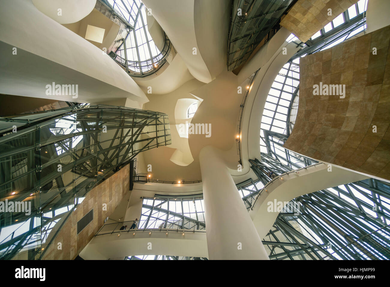 Innen Ansicht von Guggenheim Museum Bilbao, Museum für moderne und zeitgenössische Kunst, Architekt Frank Gehry, Bilbao, Baskenland, Spanien (Editiorial auf Stockfoto