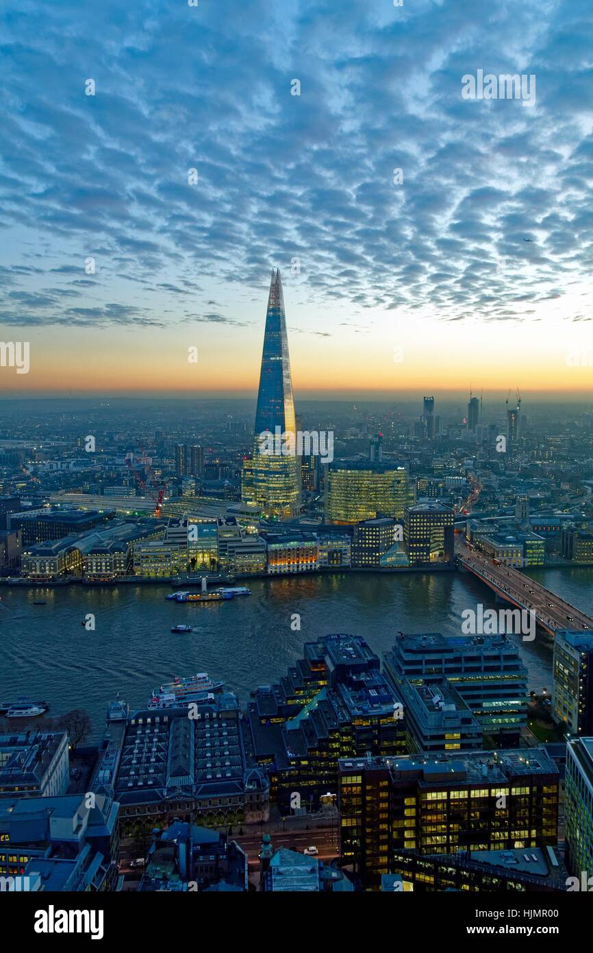 Hohen Aussichtspunkt von The Shard in der Abenddämmerung, London UK Stockfoto