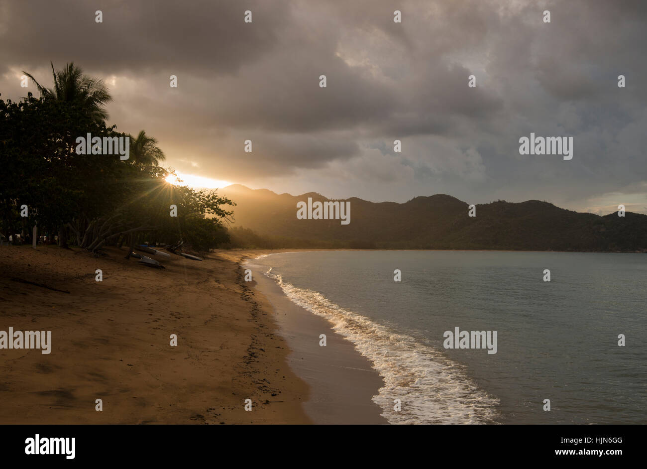 Sonnenuntergang am Strand von Horseshoe Bay, Magnetic Island-Queensland-Australien Stockfoto