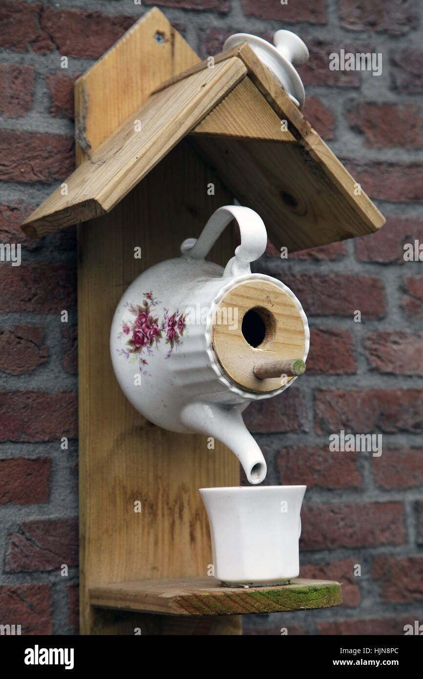 Theepot geformt Vogelkäfig Vogelkäfig ohne Vogel Stockfoto