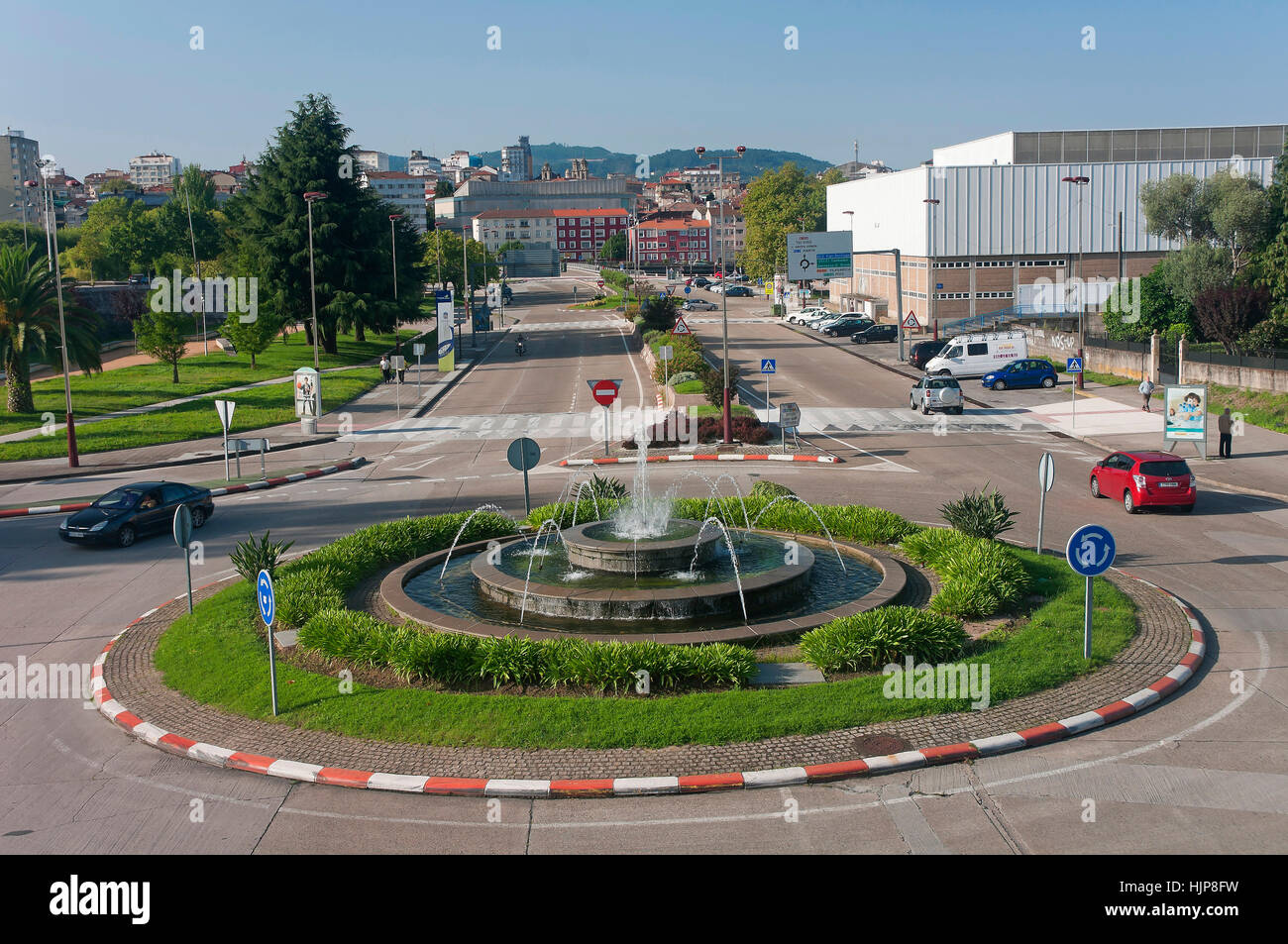 Compostela Avenue - Kreisverkehr mit Brunnen, Pontevedra, Region Galicien, Spanien, Europa Stockfoto