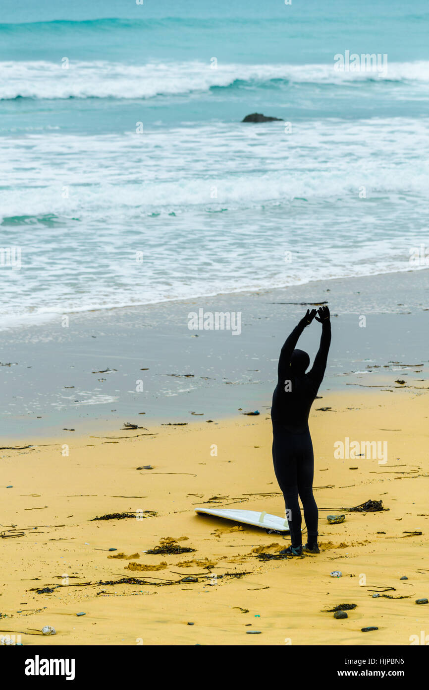 Surfen an Watergate, Cornwall. Stockfoto