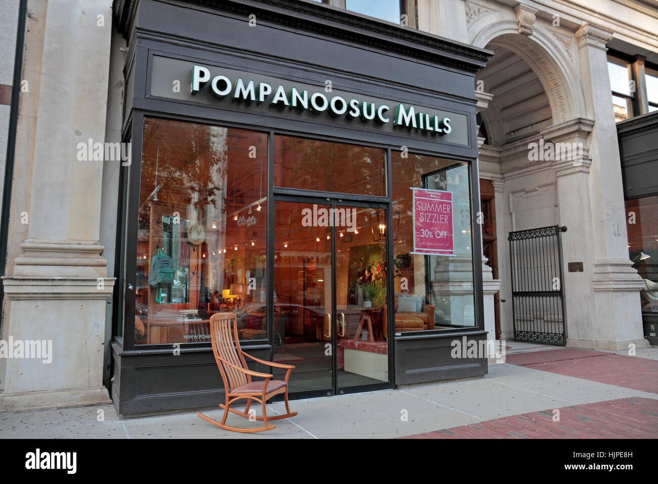 Pompanoosuc Mills Möbelhaus Verkaufsstelle auf Boylston Street, Boston, Massachusetts, USA. Stockfoto Pompanoosuc Mills Möbelhaus Verkaufsstelle auf Boylston Street, Boston, Massachusetts, USA. Stockfoto