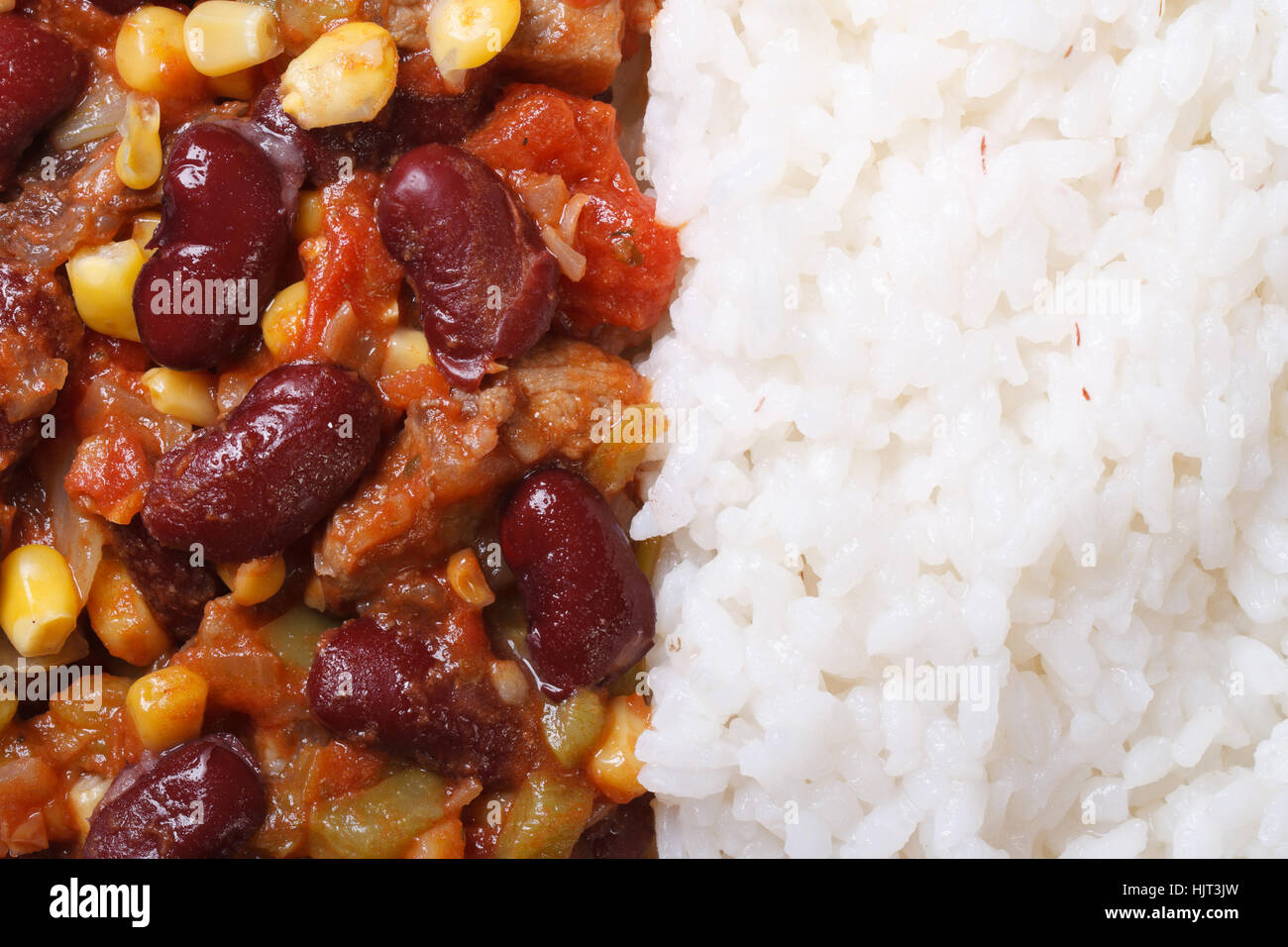 Mexikanisches Essen ist Chili Con Carne und Reis Makro horizontale Ansicht von oben Stockfoto