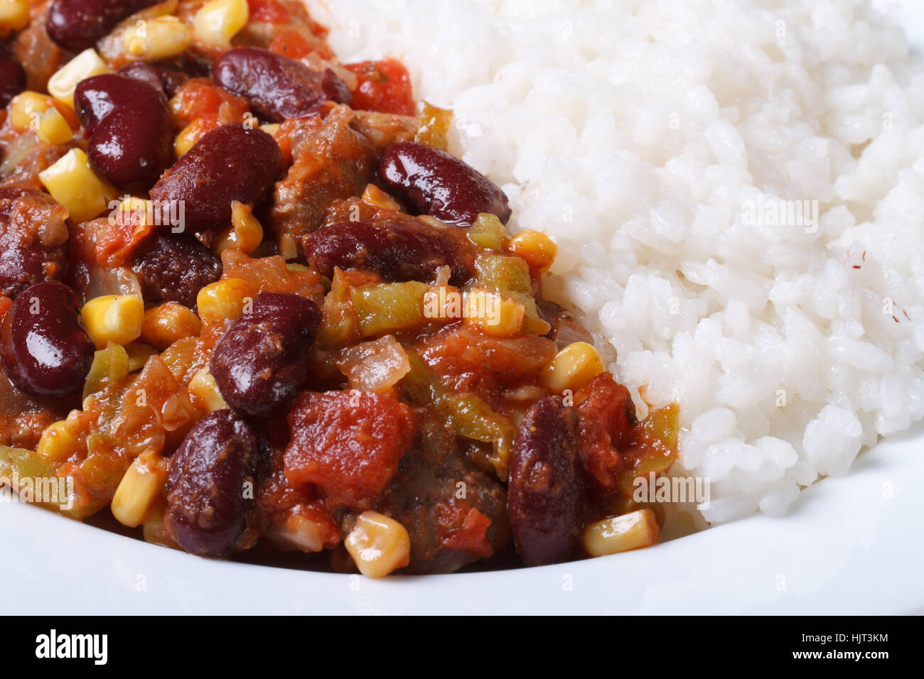 Mexikanische Küche: Chili Con Carne und Reis Makro horizontale Stockfoto