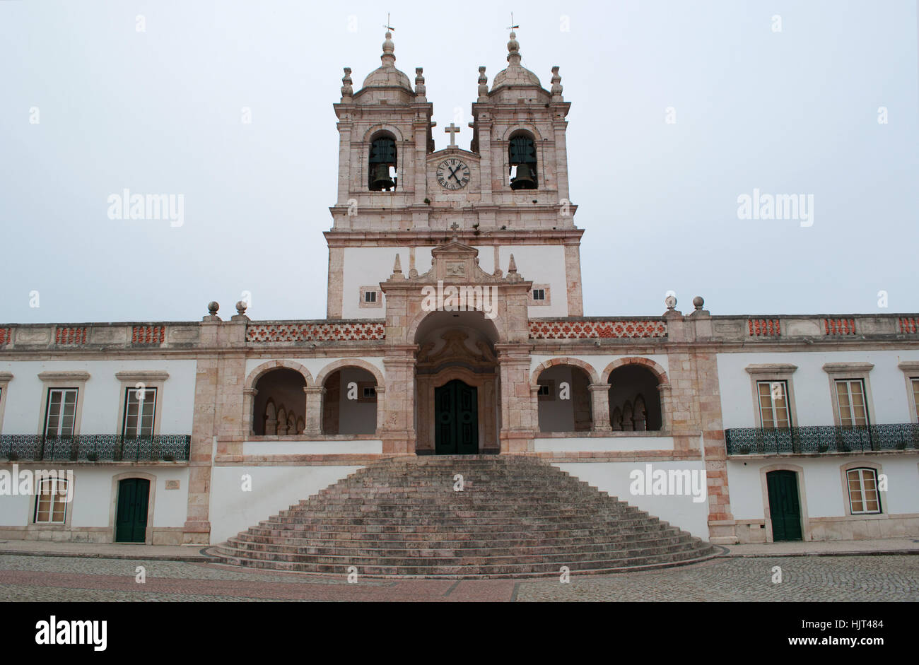 Portugal Blick auf die Kirche der Muttergottes von Nazare, gebaut im