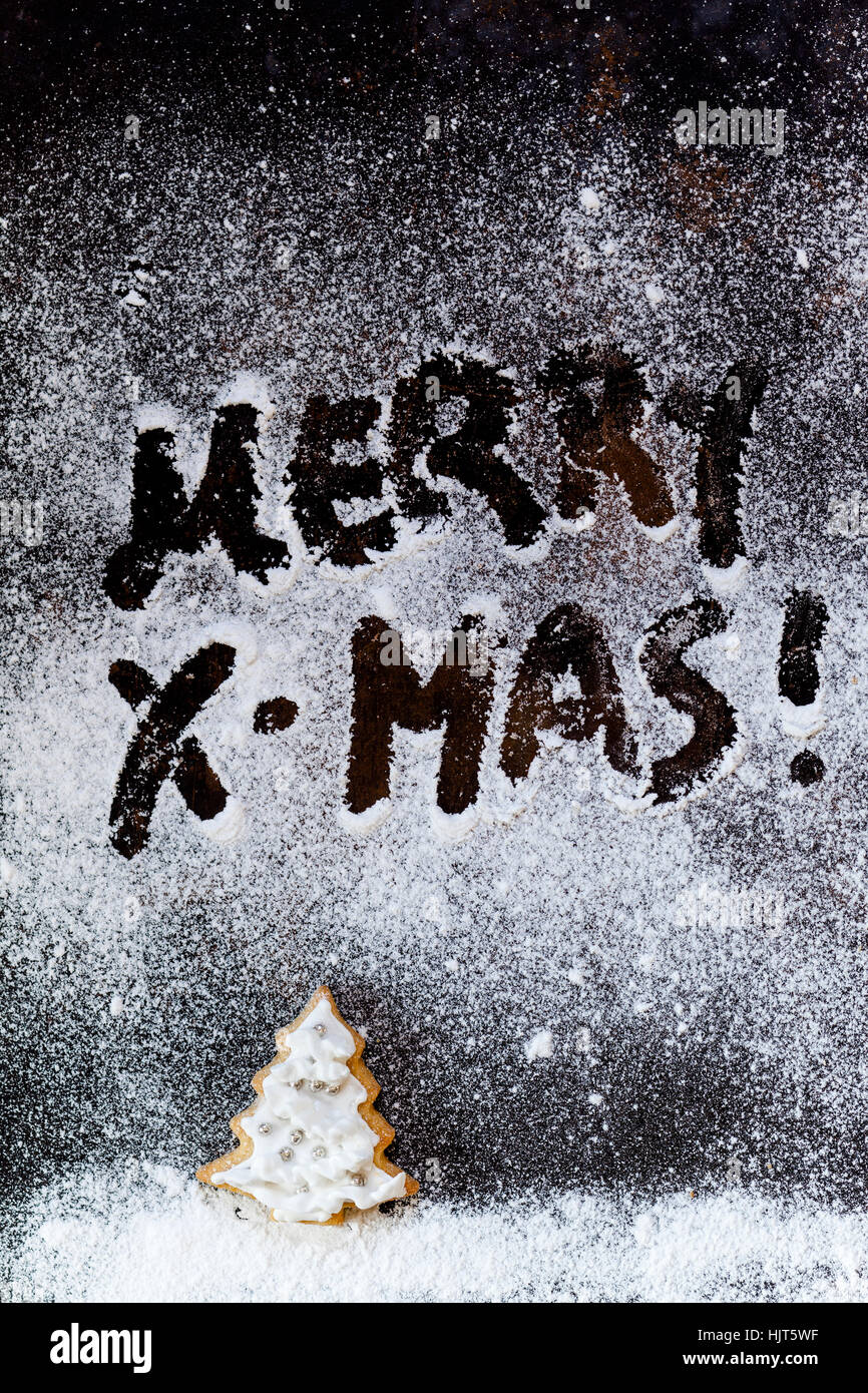 "Frohe Weihnachten", geschrieben in Puderzucker Stockfoto