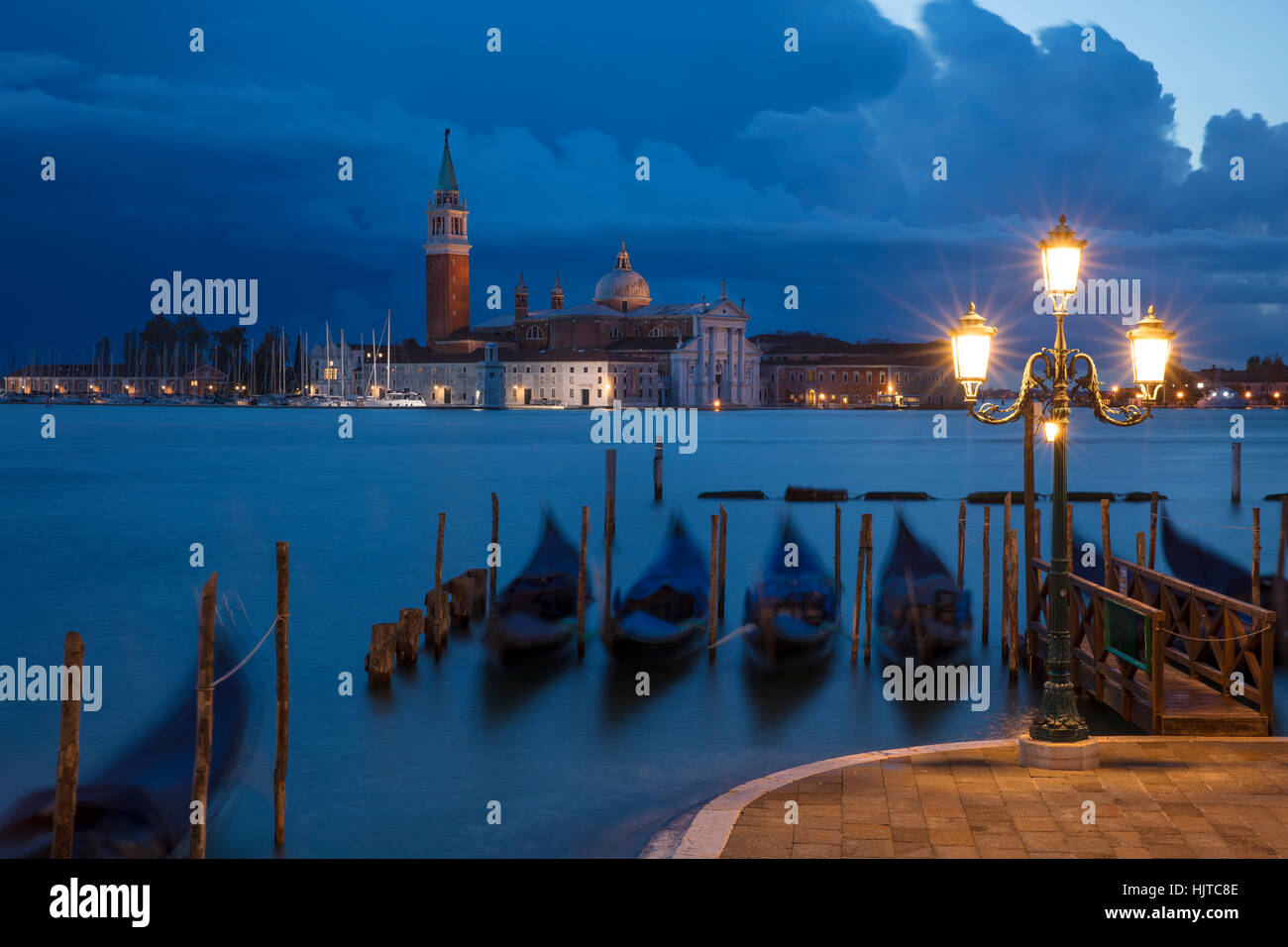 Am frühen Morgen Blick über Gondeln und San Giorgio Maggiore, Venedig, Veneto, Italien Stockfoto