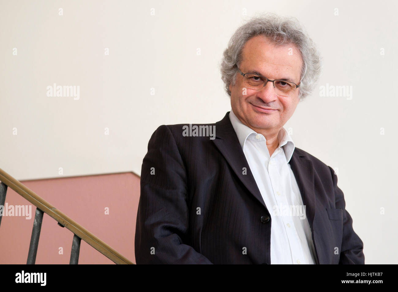 Amin Maalouf, Schriftsteller (geb. 25. Februar 1949) ist ein libanesischer geboren französischer Autor, der seit 1976 in Frankreich gelebt hat. Stockfoto