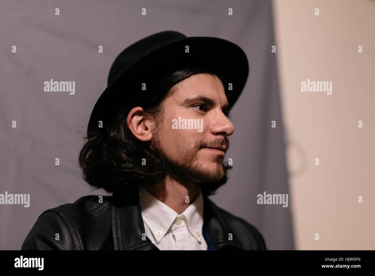 junger hübscher Kerl Stockfoto