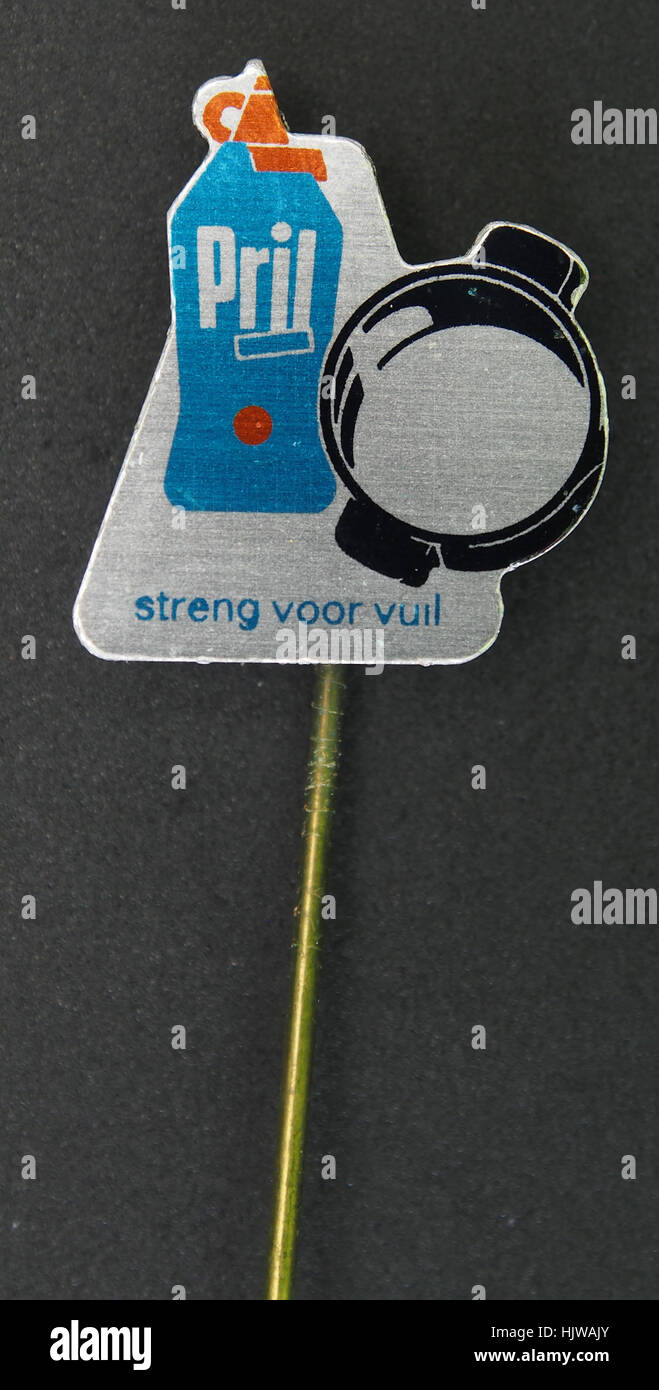 Eine Werbe-Pin für Pril, eine bekannte Marke, die in Marketingkampagnen verwendet wird und von Pin-Enthusiasten gesammelt werden kann. Stockfoto