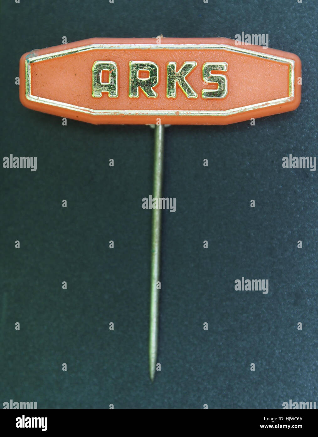 Vintage ARKS Werbeschneidnadel, ein Sammlerstück, das die Geschichte der Werbung und des Brandings in der Transport- oder Logistikbranche unterstreicht. Stockfoto