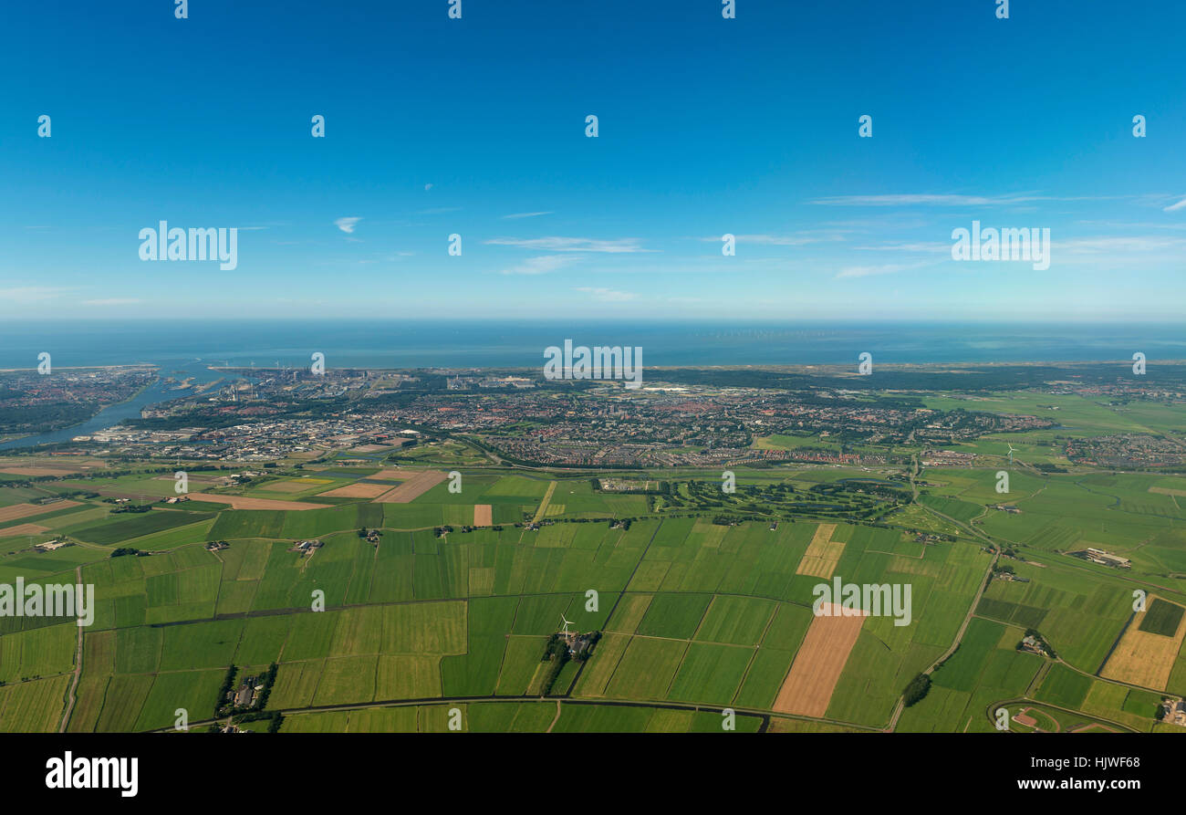 Felder und die Landschaft von oben hinter der Nordseeküste, in der Nähe von Amsterdam, Niederlande Stockfoto