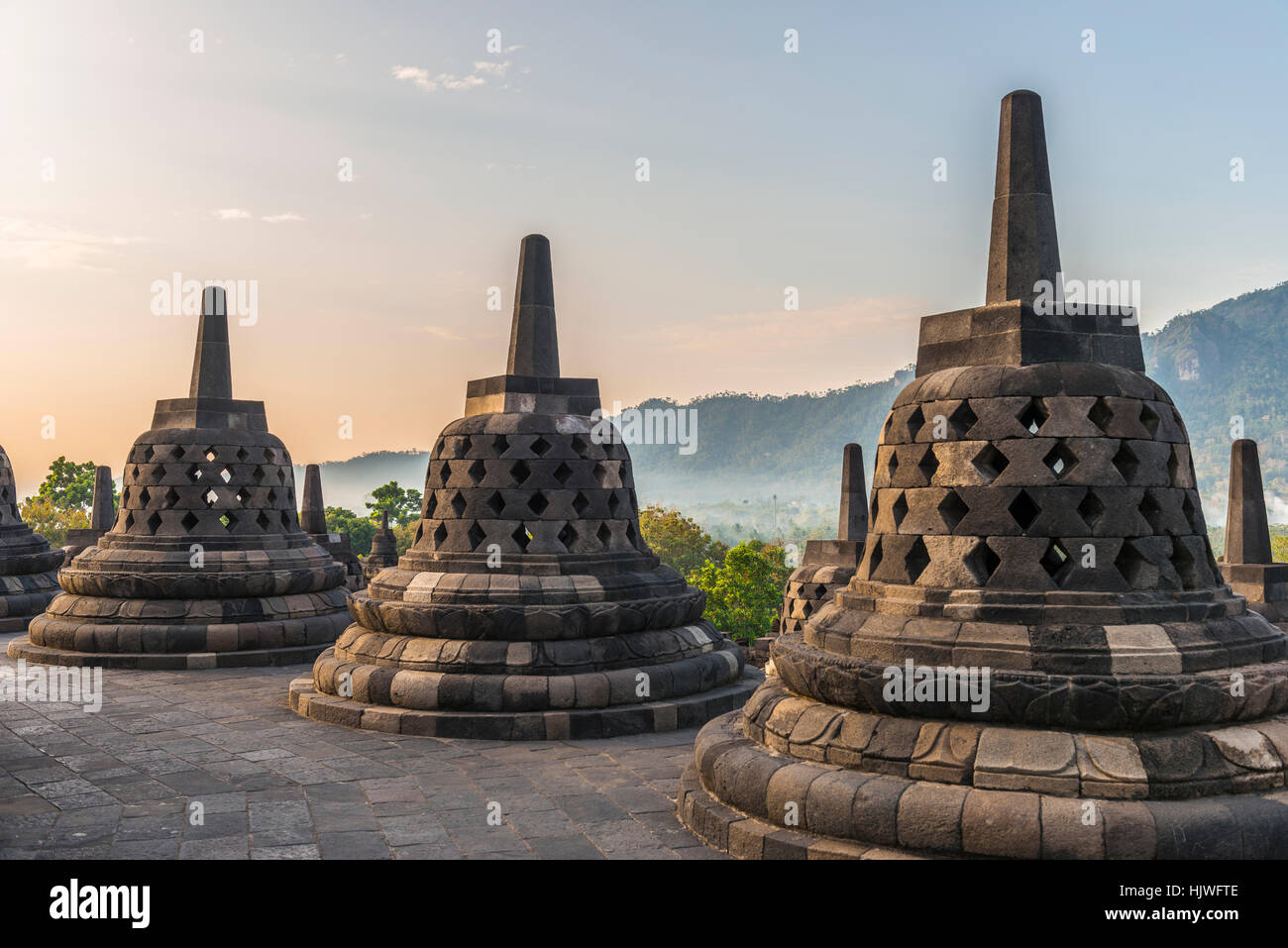 Borobudur Tempel bei Sonnenaufgang, Stupas, Borobudur, Yogyakarta, Java, Indonesien Stockfoto