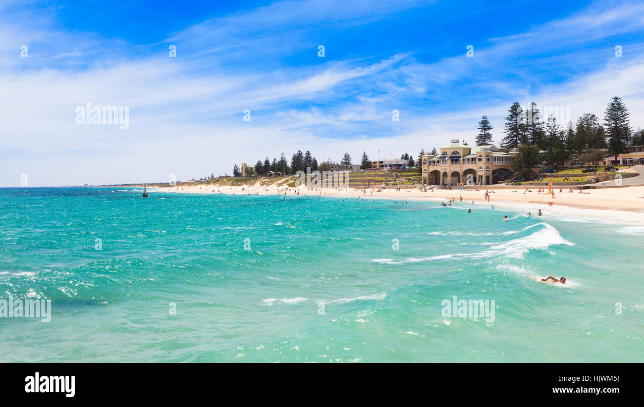 Cottesloe Beach an einem sonnigen Sommertag. Stockfoto