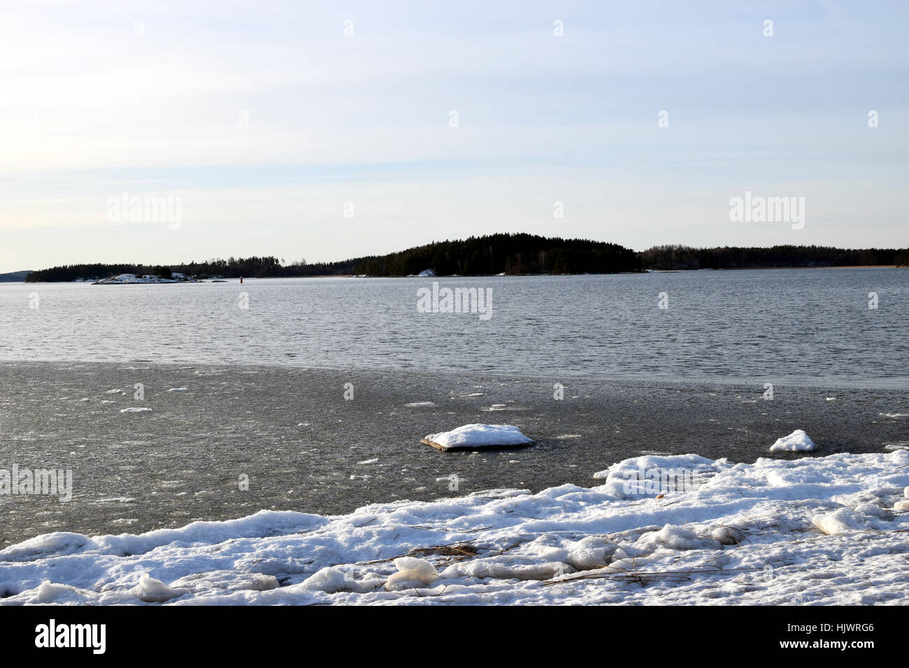 Blick auf das Meer im Winter eingefroren. Ort: Ruissalo, Turku, Finnland Stockfoto