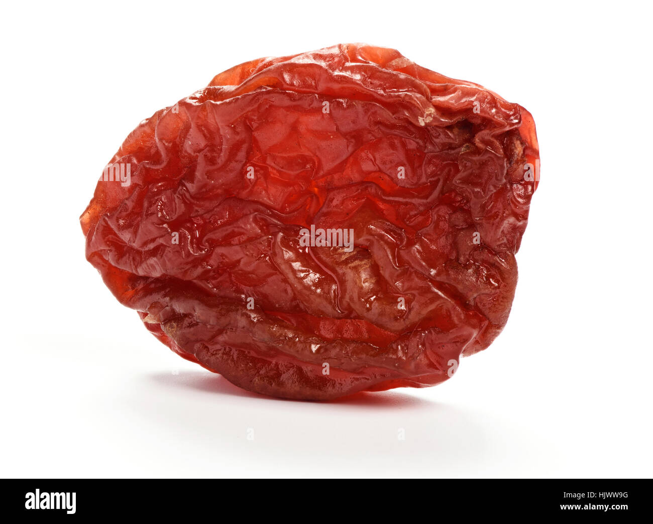 Getrocknete Pflaumen isoliert auf einem weißen Hintergrund. Makro Stockfoto